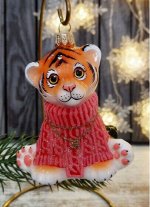 Елочная игрушка из стекла Тигренок в свитере с кулоном