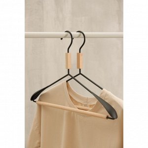 Вешалка для одежды с усиленными плечиками SAVANNA Wood, 42?22?3,2 см, цвет белый