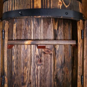 Деревянная бочка бар, с полкой и дверцами, 50 л, массив хвои