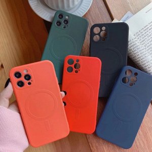Силиконовый цветной чехол для Iphone MagSafe  Full Cover (+Камера)