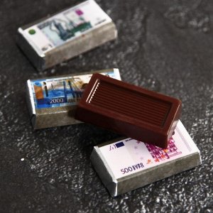 Подарочный шоколад «Мир принадлежит тебе», 12 шт. x 5 г.