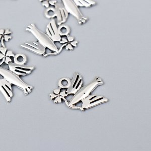 Декор для творчества металл "Ласточка с клевером" серебро G104B832 1,7х1,8 см