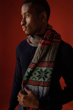 Мужской длинный вязаный шарф с узором на рождественскую тематику