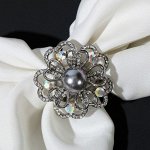 Кольцо для платка &quot;Цветок&quot; с сердечками, цвет радужно-серый в серебре