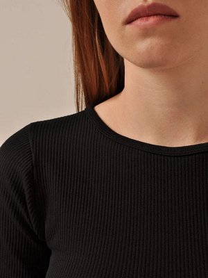 Базовая женская футболка в рубчик с коротким рукавом без боковых швов из мягкой микрофибры. Не просвечивает и не мнётся!