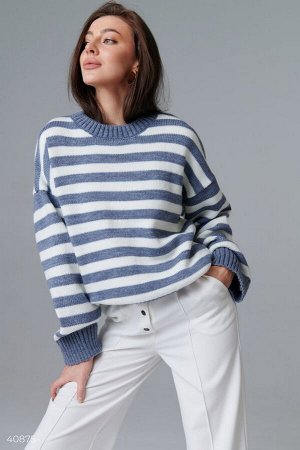 Вязанный свитер в серо-голубую полоску