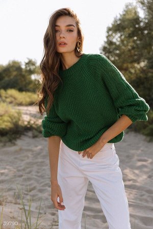 Яркий зеленый свитер