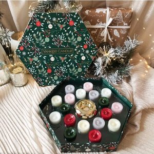 Подарочный набор чайные свечи  "Рождество: обратный отсчет" (18 свечей и керамический подсвечник)
Порадуйте себя или близких подарочным набором Yankee Candle из 18-ти чайных свечей и керамического под