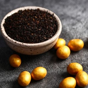 Набор «23 02»: чай чёрный 50 г., арахис в шоколадной глазури 100 г.