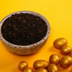 Набор «Кайфуй»: чай чёрный 50 г., арахис в шоколадной глазури 100 г.