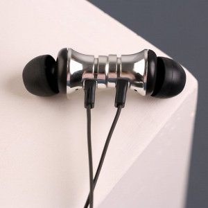 Беспроводные магнитные наушники с микрофоном "Танк", мод. VBT 1.0 ,9 х 13,5 см