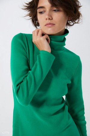 Зеленый трикотажное платье с разрезом