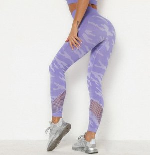 Женские спортивные леггинсы, принт "камуфляж", сетчатые вставки на нижней части, цвет фиолетовый