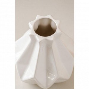 Ваза керамическая "Оригами", настольная, геометрия, глянец, белая, 15 см