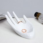 Подcтaвкa для укpaшeний &quot;Лaдонь&quot; 14*9*9, цвeт бeлый