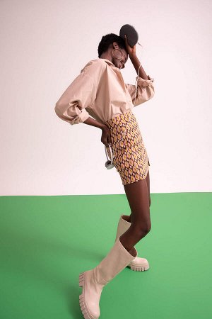 Мини-юбка А-силуэта с разрезом и этническим рисунком
