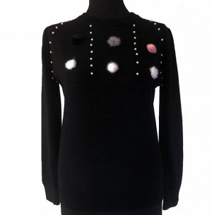 Размер единый 42-46. Шикарный свитер Daily черного цвета с бусинами под жемчуг и украшениями из натурального меха.