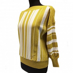 Размер единый 42-46. Модельный женский джемпер Warm_Rain с блестящей нитью горчично-желтого цвета с белыми полосками.