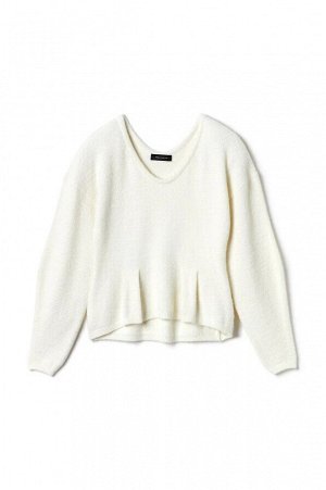 Джемпер Уютный пуловер с V-образным вырезом, спущенной линией плеч и объёмными рукавами. Элегантная приталенная модель с асимметричной линией низа и складками, создающими эффект баски.  

Ткань: 50% П