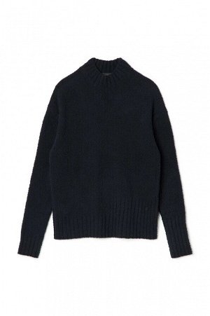 Джемпер Уютный фактурный пуловер с воротником-стойка. Универсальная модель с покатой линией плеч, окантовкой в виде резинки и асимметричной окантовкой по низу отлично сочетается с джинсами.

Основная 