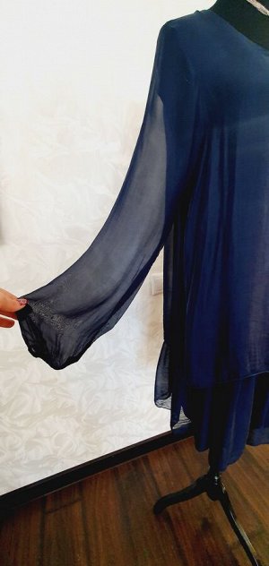 Платье Прекрасный стиль-ретро!Цвет темно-синий,оливковый.Легкое,воздушное,подклад-трикотаж.
Производство Польша
Состав-95%вискоза,5%эластан
Размер 46 - ОГ 88см,длина 93см, длина рукава 63см