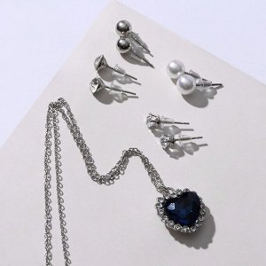 Гарнитур 5 предметов: 4 пары пусет, кулон "Сердечко", цвет бело-синий в серебре, 45см