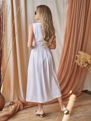 Белое платье с декольте на запах