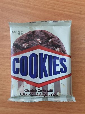 Шоколадное печенье с белой глазурью