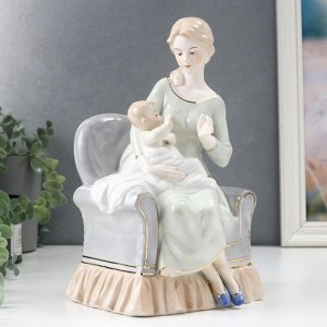 Сувенир керамика "Мама с ребёнком в кресле" 25,5х15,5х13,5 см