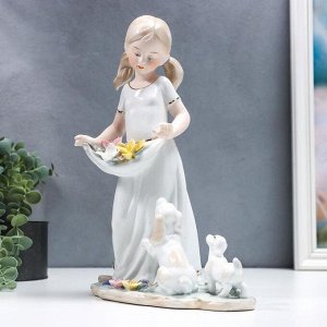 Сувенир керамика "Девочка в белом платье с цветами в подоле и с собаками" 38 см
