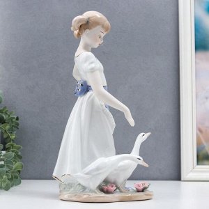 Сувенир керамика "Девочка с гусями" 31х17х15 см
