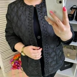 Стеганная куртка с декокором черная
