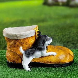 Фигурное кашпо "Ботинок с щенками" 25х18х15см