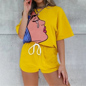 Женский костюм (футболка и шорты), принт "Девушка", цвет желтый