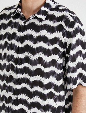 Рубашка Материал: %100  вискоза Параметры модели: рост: 191 cm,  объем груди: 98, объем талии: 78, объем бедер: 94 Надет размер: M