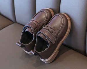 Детские ботинки для мальчика на липучке. цвет коричневый