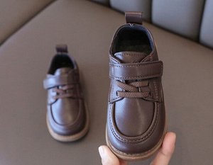 Детские ботинки для мальчика на липучке. цвет коричневый