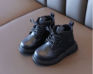 Детские ботинки, на замочке со шнурками, цвет черный