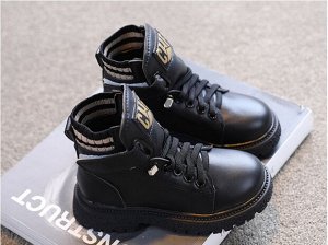 Детские ботинки с надписью, цвет черный