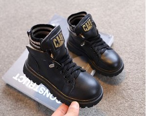 Детские ботинки с надписью, цвет черный