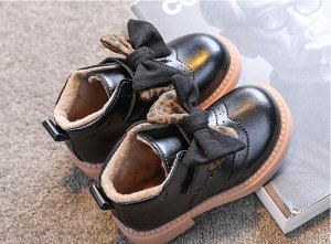 Детские ботинки,  декорированы бантами, цвет черный