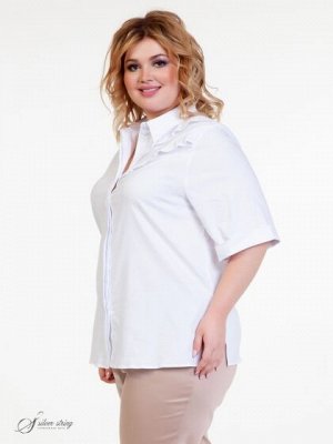Блузка Летняя блуза прямого силуэта, с рукавом длиной до локтя и рубашечным воротником на стойке. Блуза выполнена из эластичной однотонной ткани с большим содержанием хлопка. На левой стороне полочки,