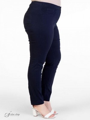 Брюки Ультрамодные брюки из стрейчевой ткани, в стиле «5 карманов». На задних половинках - отрезные кокетки, ниже которых настрочены накладные карманы. Для комфорта и удобства в эксплуатации по поясу 