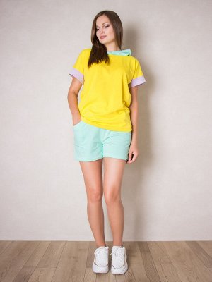 Костюм женский: футболка с капюшоном, принт LARETTO + шорты, желтый