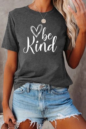 Серая футболка с принтом сердечко и надписью: Be Kind