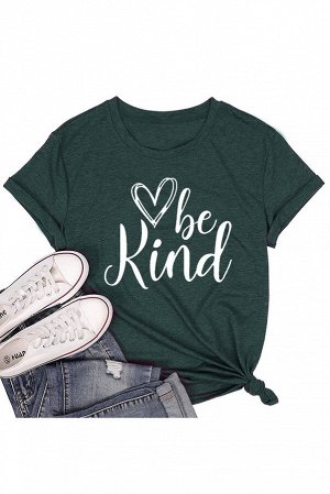 Зеленая футболка с принтом сердечко и надписью: Be Kind