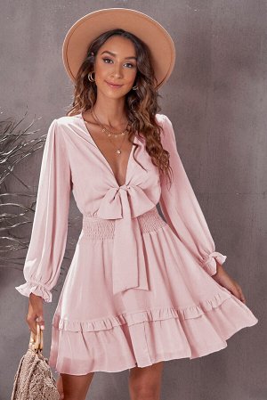 Розовое многоярусное платье беби-долл с глубоким V-образным вырезом с бантиком и пышными рукавами