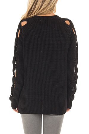 Черный вязаный "в рубчик" свитер с вырезами на рукавах