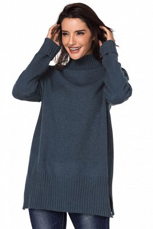Темно-синий свитер с длинными рукавами и высоким воротом
