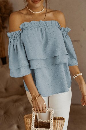 Голубая блуза в горошек с открытыми плечами и оборками